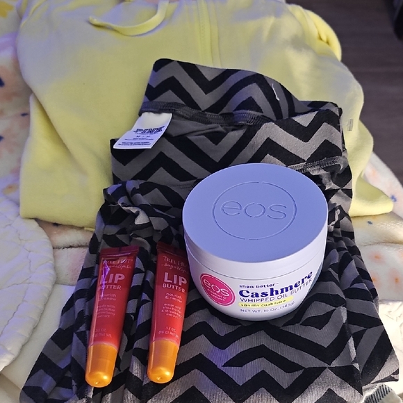 Victoria's Secret Tops - Jeaniewood Bundle Vs Pink Leggings And Hoodie